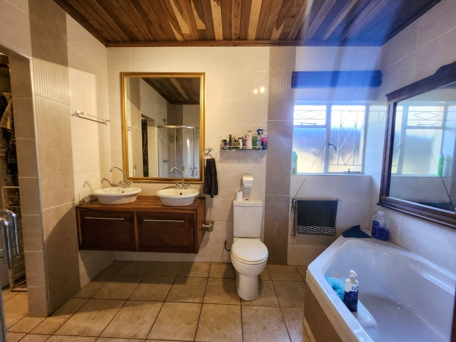 4 Bedroom Property for Sale in Wilkoppies North West
